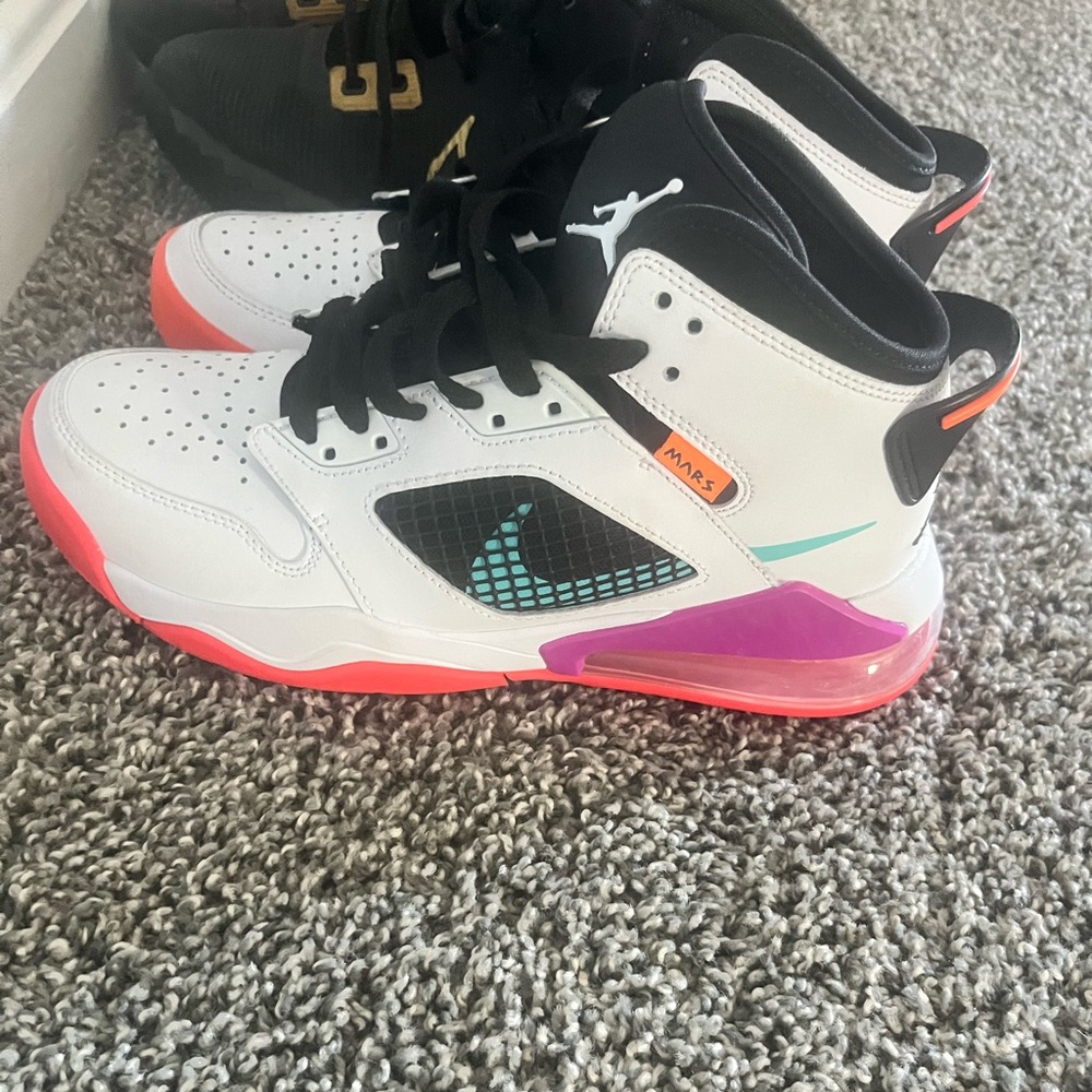 Jordan Mars Sneakers… Great condition, basically new